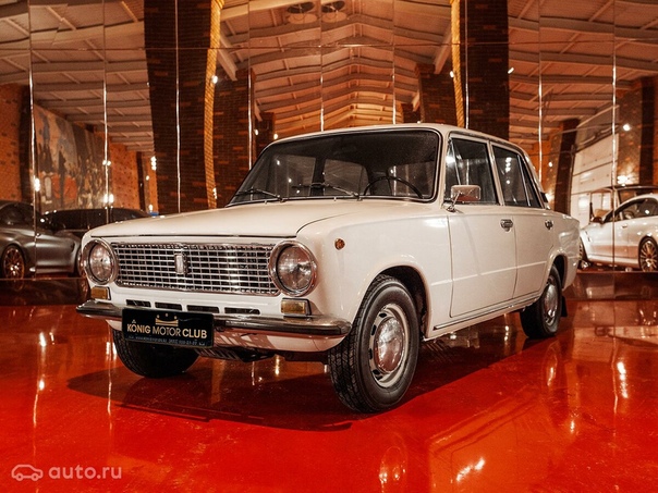 Проведена полная реставрация с соблюдением всех технологических процессов и операций. Сохранен полностью аутентичный стиль автомобиля. Все системы автомобиля заменены на абсолютно новые детали времен СССР.