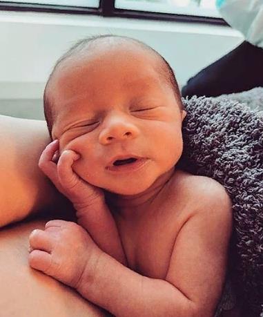 Крисси Тейген и Джон Ледженд показали новорожденного сына. 