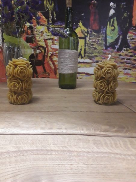 Свечи в доме создают особую атмосферу уюта и тепла, а наши свечи из натурального пчелиного воска ещё и распространяют тонкий и сладкий аромат счастья и радости. 