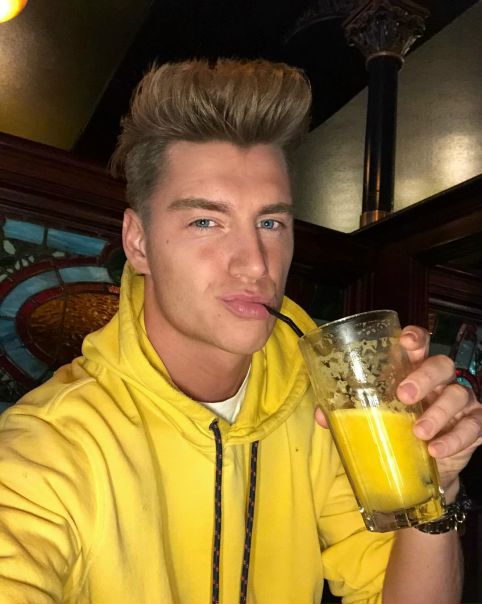 А как вы считаете, Алексей Воробьев красивый