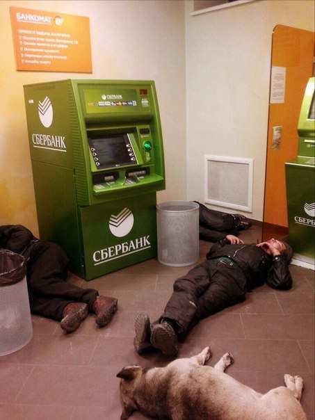 ВТБ выиграл тендер и теперь все банкоматы Сбербанка в московском метро заменят на банкоматы ВТБ.