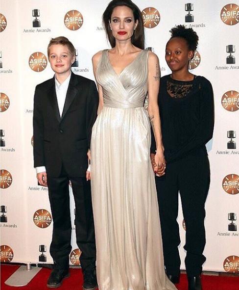 Анджелина Джоли на светском мероприятии с детьми!