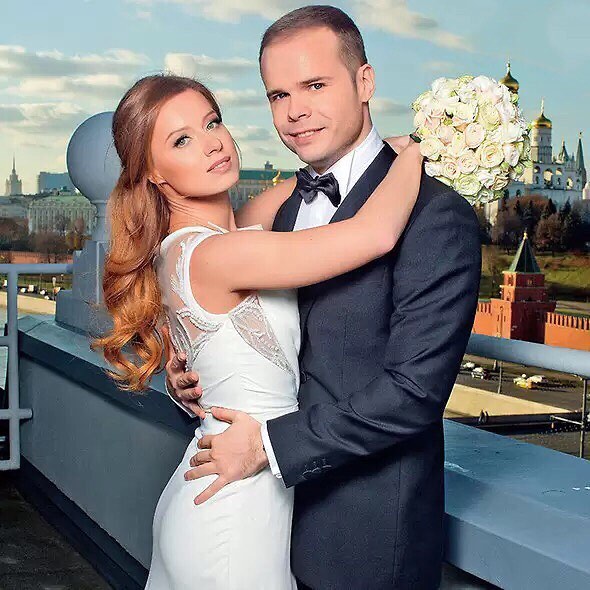 Юлия Савичева с супругом отметили четвертую годовщину свадьбы!