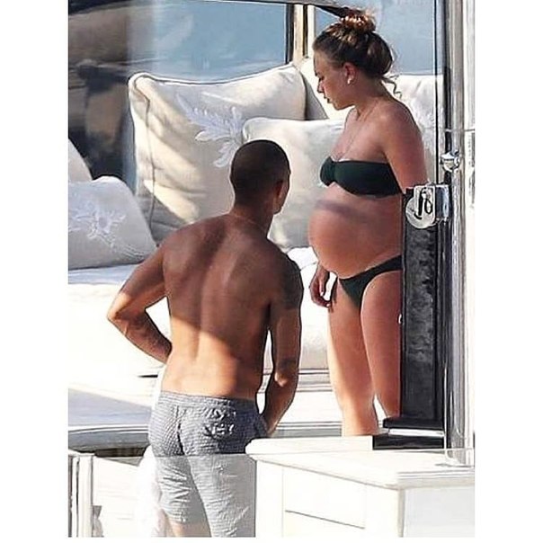 Джереми Микс (он же самый красивый преступник) скоро станет отцом. Беременность его возлюбленной Хлои Грин уже невозможно скрыть.