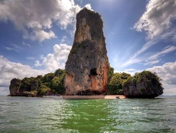 Известняковые образования в Адаманском море, Таиланд