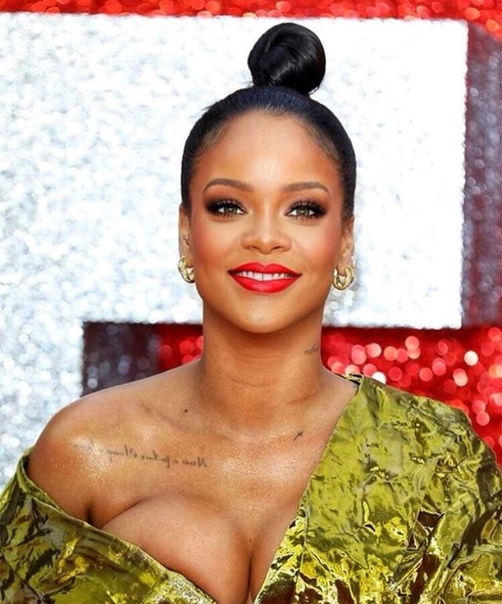 Рианна на светском мероприятии опозорилась с грудью!