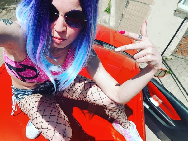 Карина Барби продолжает эксперименты с цветом волос!