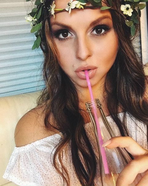 Нюша призналась, что блокирует хэйтеров в инсте!