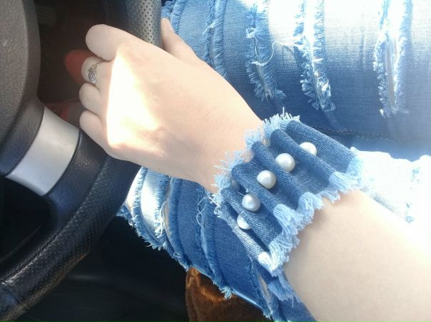 Вот такой браслет у меня получился из джинсы