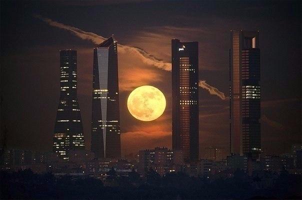 Полнолуние в Мадриде, Испания