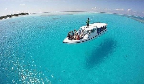 Кристально чистая вода. Мальдивские острова 