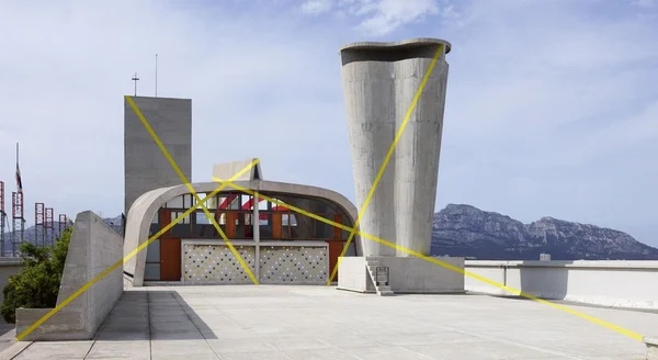 Иногда художнику для создания своего произведения слишком мало холста, и тогда он выходит на улицы. Здесь простор для творчества намного шире: здания, мосты, переходы. Именно так и сделал Феличе Варини, который живет в Париже. Вот только создает он не просто картины на стенах зданий, тротуарах и в парках, а настоящие оптические иллюзии, глядя на которые так и хочется крикнуть «Да это же Фотошоп!»