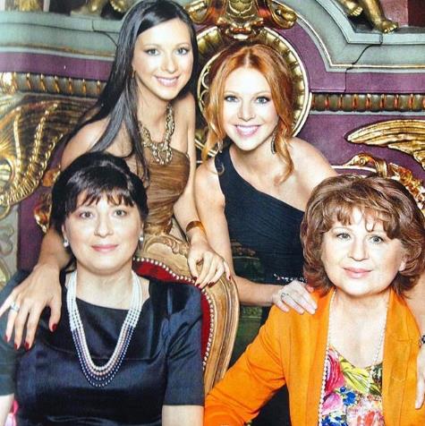 Наталья Подольская со старшей сестрой, сестрой близняшкой и с мамой! 