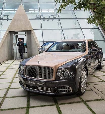 Жасмин купила авто за 33 миллиона рублей.