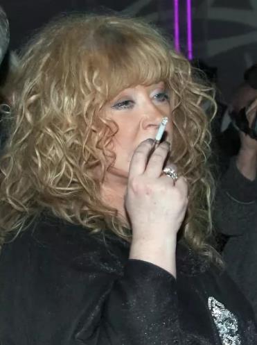 Около концертного зала где выступала Алла Пугачева... перекупщики продавали билеты с накруткой.