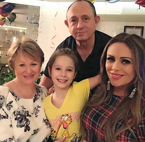 Дочь Юлии Началовой вернулась к учебе в школе!