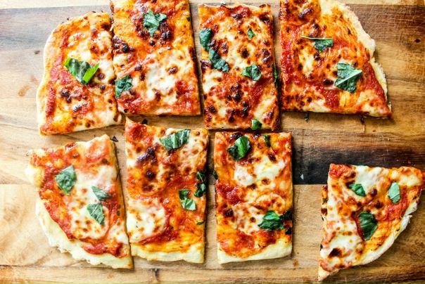 Быстрый и простой рецепт пиццы на противне 