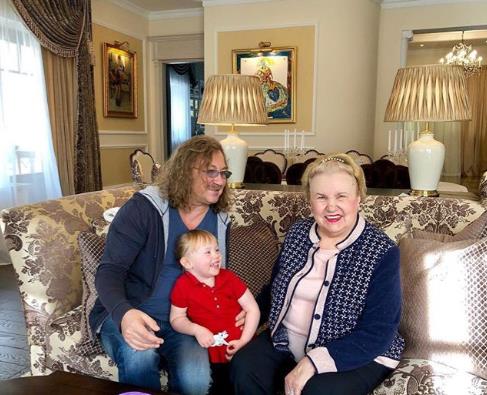 Игорь Николаев поделился снимком с дочкой и мамой! 