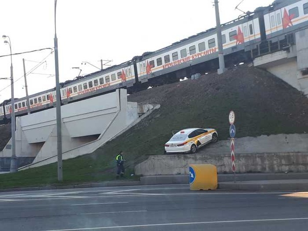 — Шеф, гони! На электричку опаздываю!