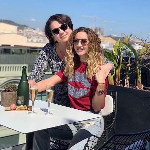 Ольга Бузова поздравила маму с Днем рождения за границей! 