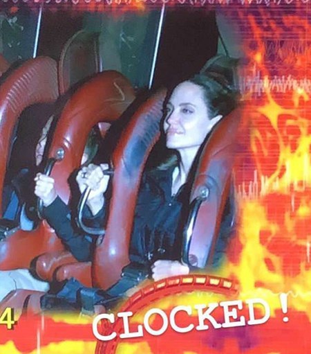 Анджелина Джоли отметила 43-летие с детьми в парке развлечений! 